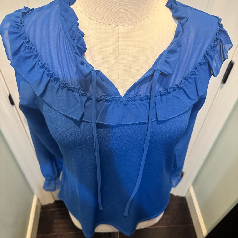 Gorgeous brand new  Kaily K ladies  blouse electric  blue color